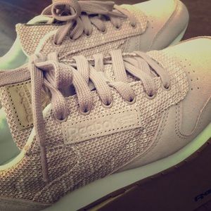 Reebok Classic Leather EBK size 6.5